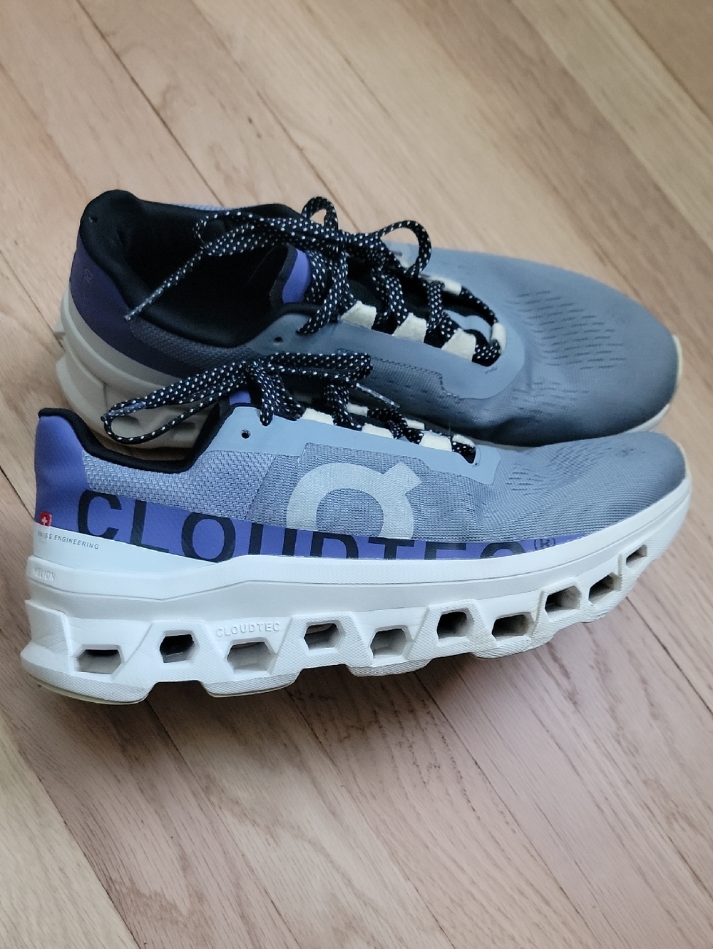 On Cloud Cloudtec Running Shoes - Picture 3 of 5